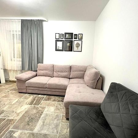Titan Studio Bucharest Luaran gambar